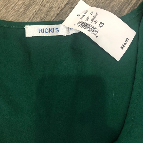 SOLD * NEW! RICKIS Sleeveless Blouse - Picture 3 of 3